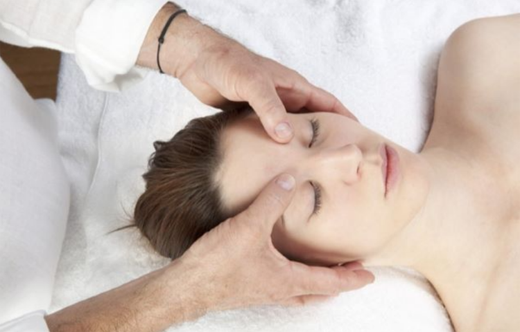 Xoa bóp bấm huyệt điều trị rối loạn thần kinh thực vật
